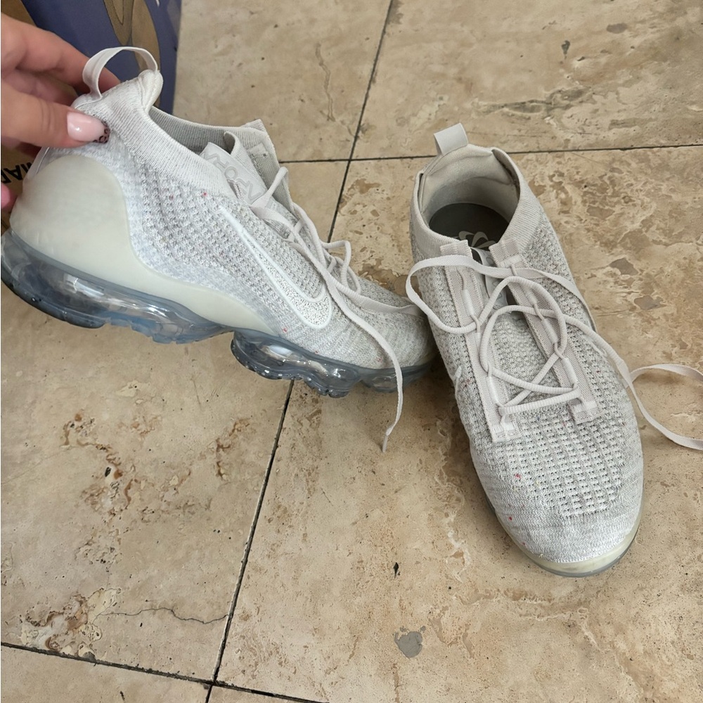 Women’s vapormax Nike size 11.5 cream, grey, beige. Lightly worn